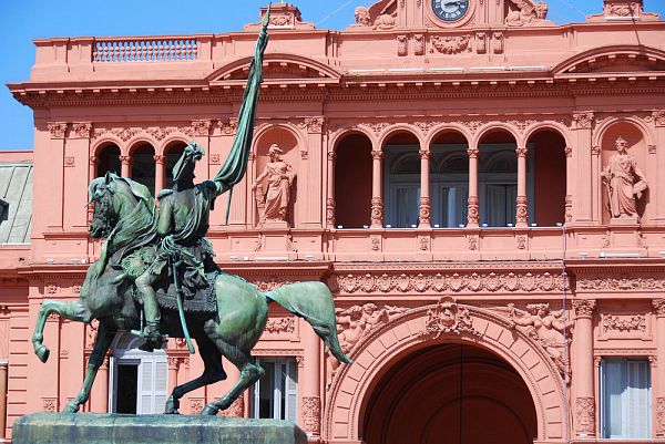 General Belgrano monument in front of Casa Rosada (pink house) Buenos Aires Argentina.La Casa Rosada is the official seat of the executive branch of the government of Argentina. 